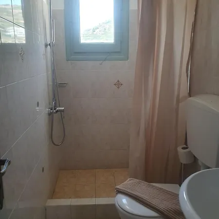 Bracciera Apts 2 *